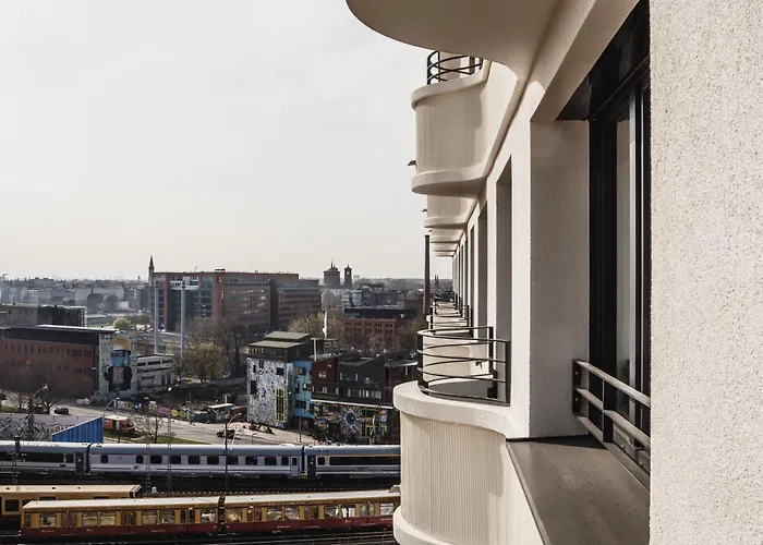 The Circus Living 4*