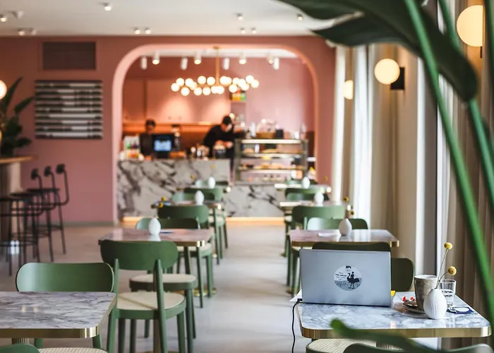 The Circus Living 4*