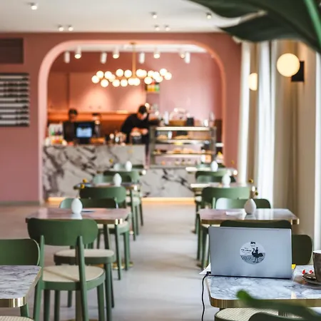 The Circus Living 4*