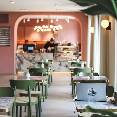 The Circus Living 4*