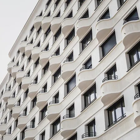 The Circus Living 4*