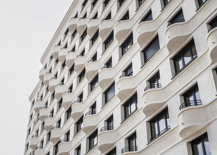 The Circus Living 4*