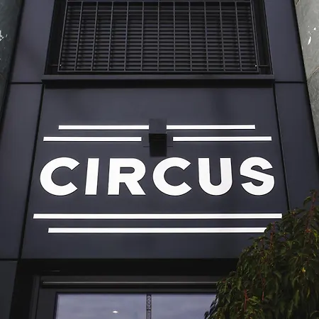 Ξενοδοχείο με διαμερίσματα The Circus Living