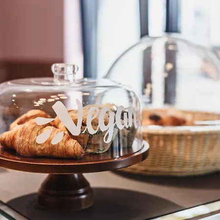 The Circus Living 4*