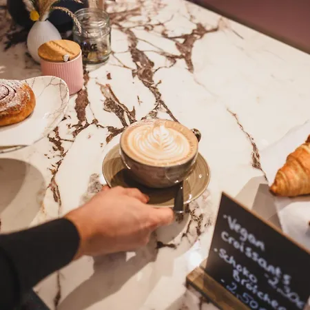 The Circus Living Ξενοδοχείο με διαμερίσματα 4*