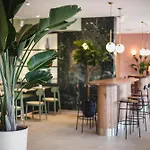 The Circus Living Apartmanhotel