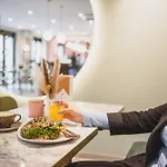 The Circus Living Apartmanhotel 3*